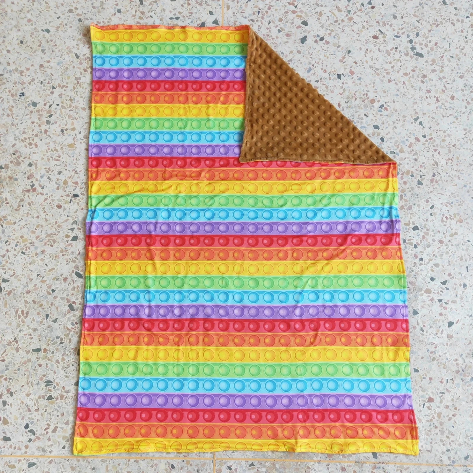 couverture-bebe-tricot-gratuit