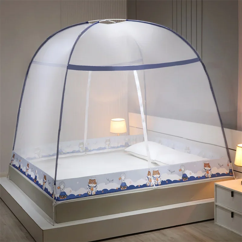 lit-enfant-amusant-avec-baldaquin