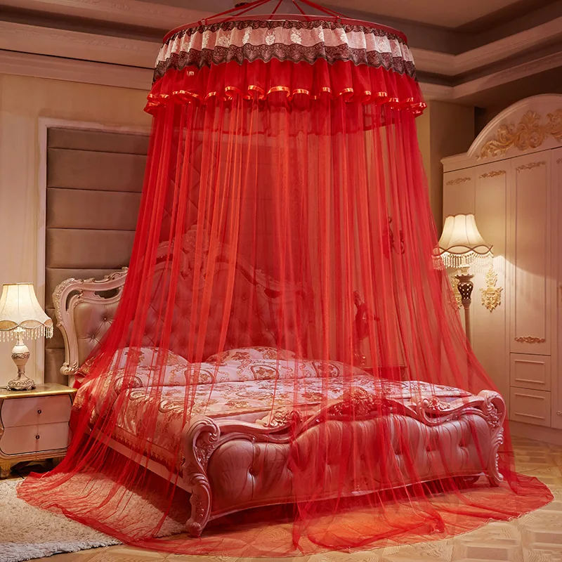 lit-baldaquin-rouge-luxe